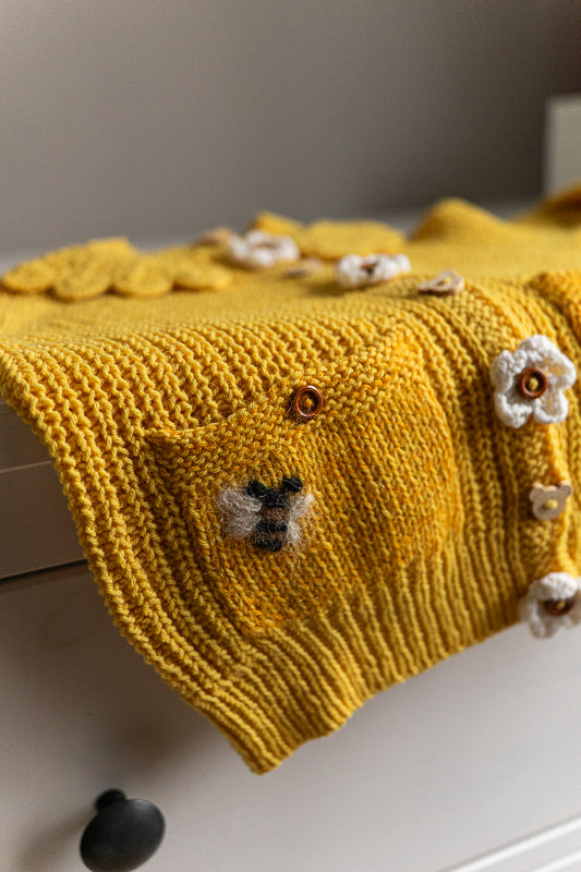 Saulainais kardigans ar bitītēm