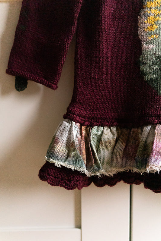 Tumšsārtā brieža kleitiņa