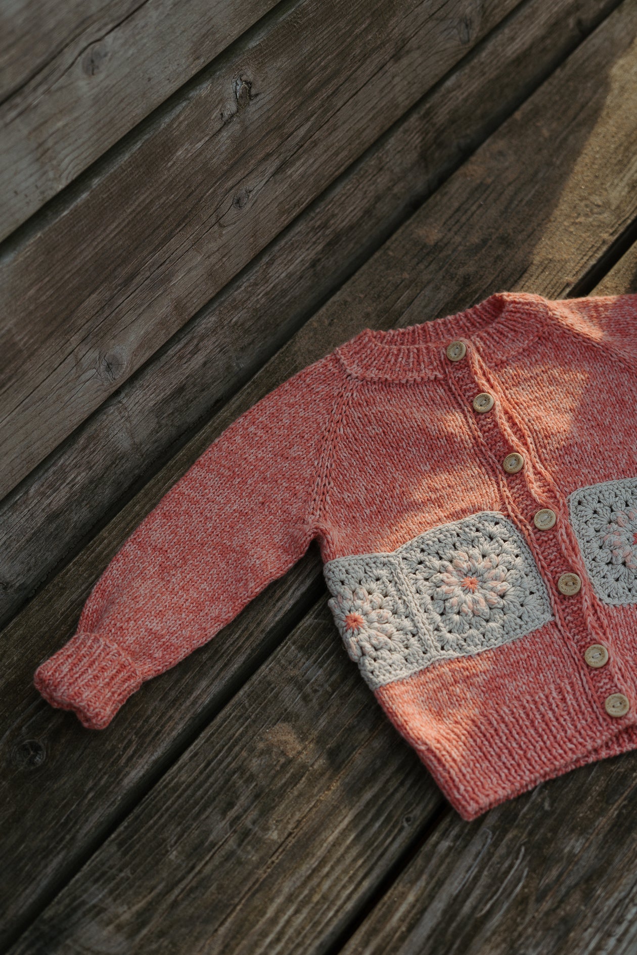 Krūmrožu krāsas kardigans