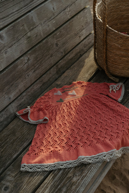 Kokvilnas mežģīņu kleita vasaras saulrieta krāsā