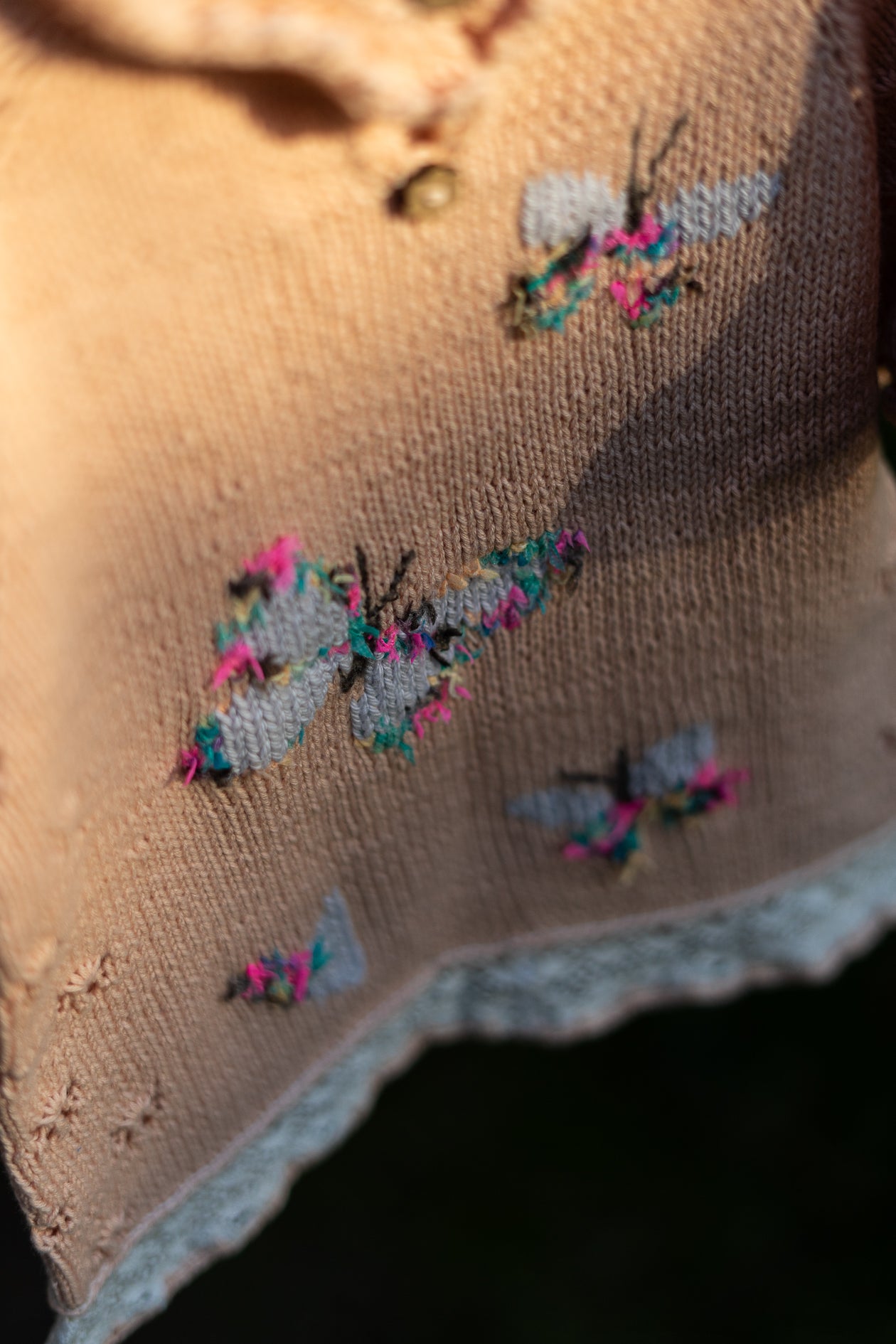 Atvasaras komplekts ar izšūtiem taureņiem