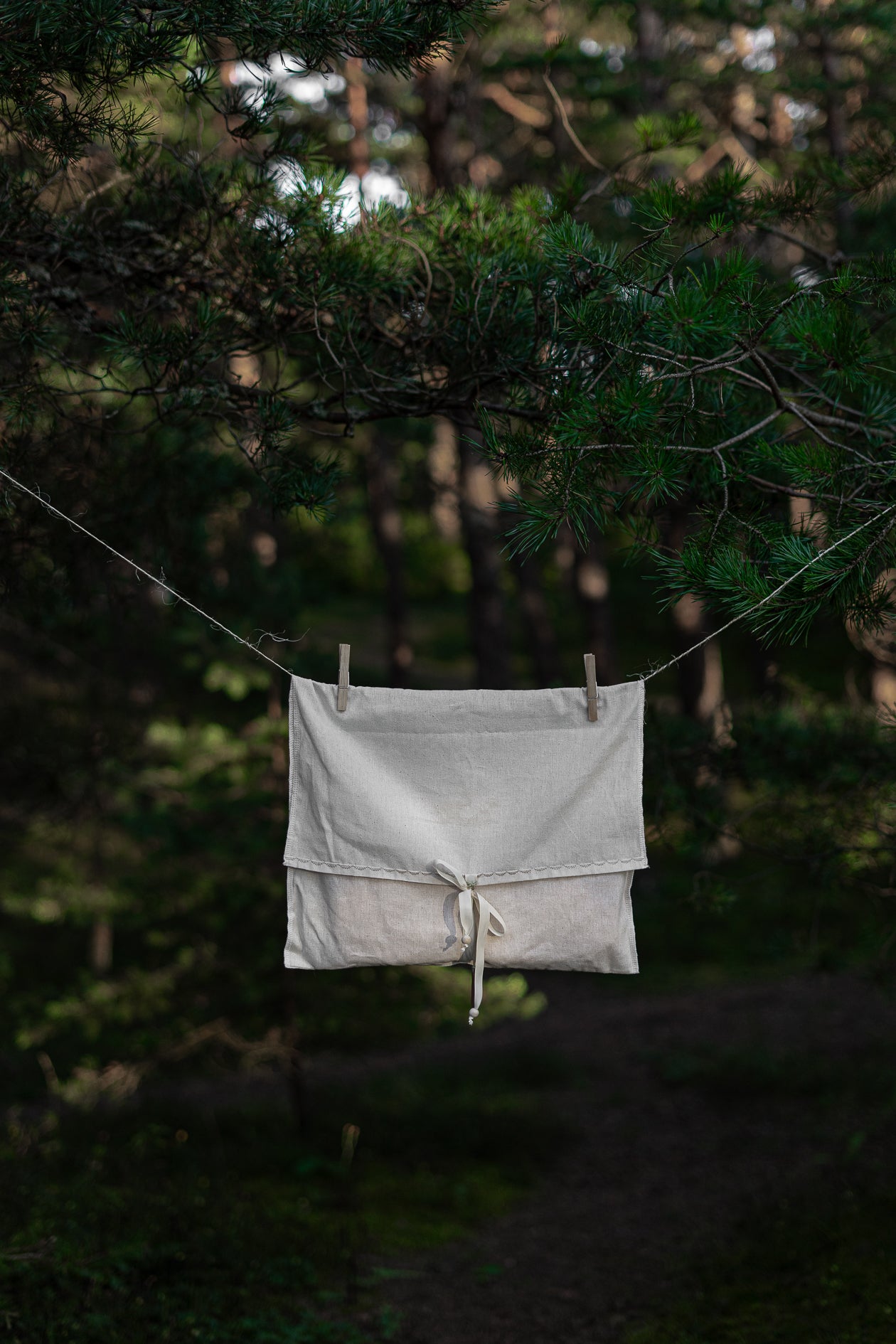 Atvasaras komplekts ar izšūtiem taureņiem