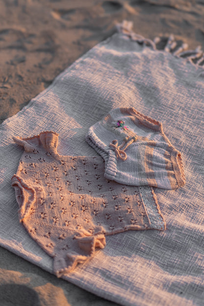 Atvasaras komplekts ar izšūtiem taureņiem