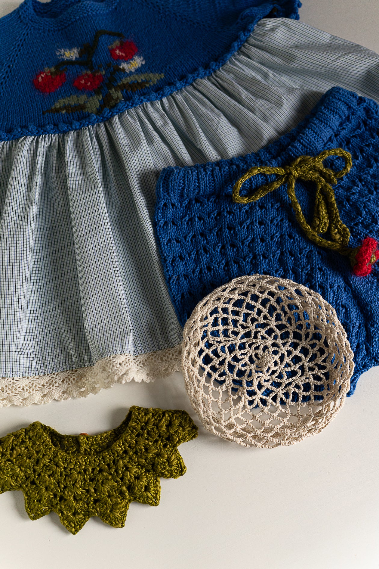 Lielais meža zemenītes dāvanu groziņš ar pārsteigumu